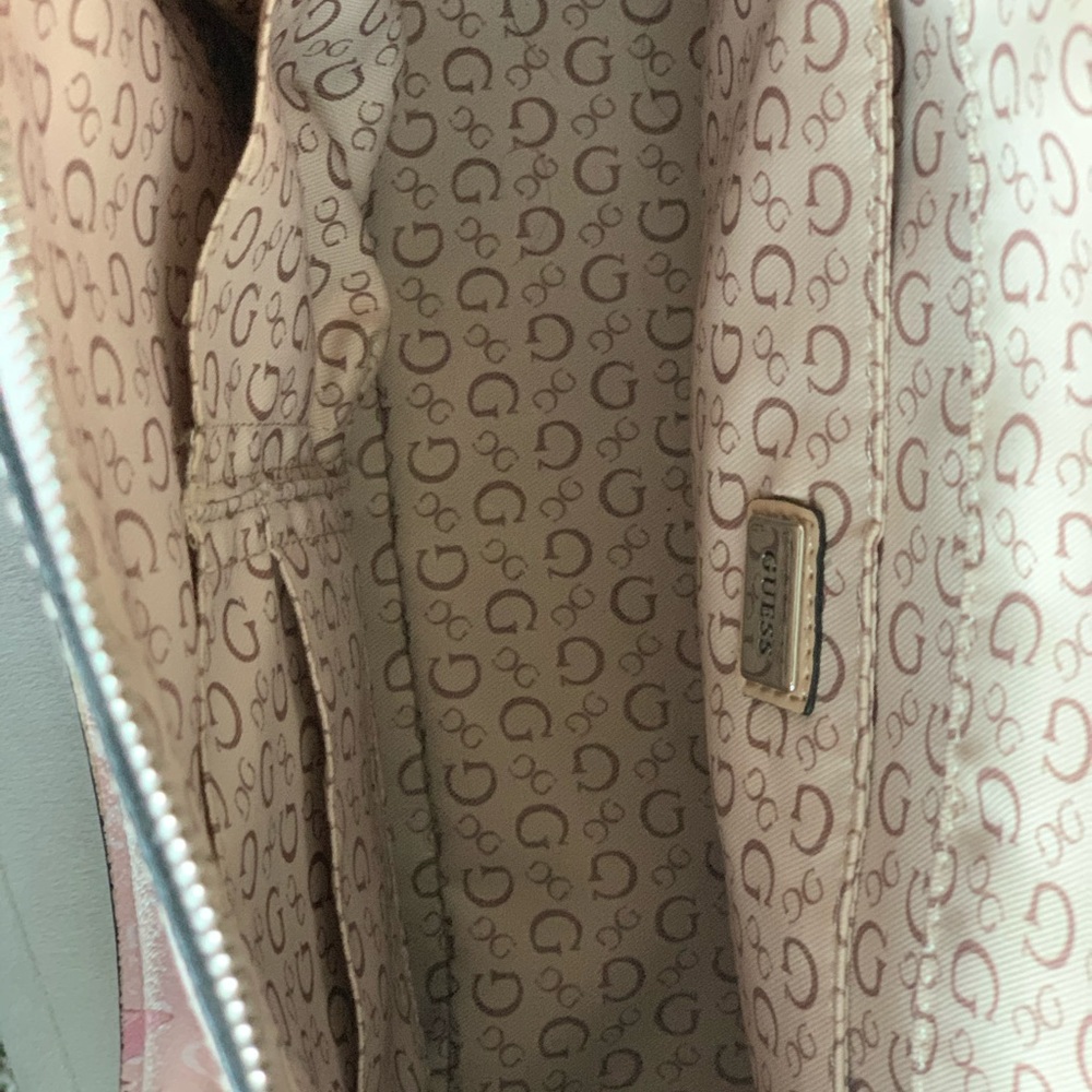 Guess purse - Picture 2 of 3